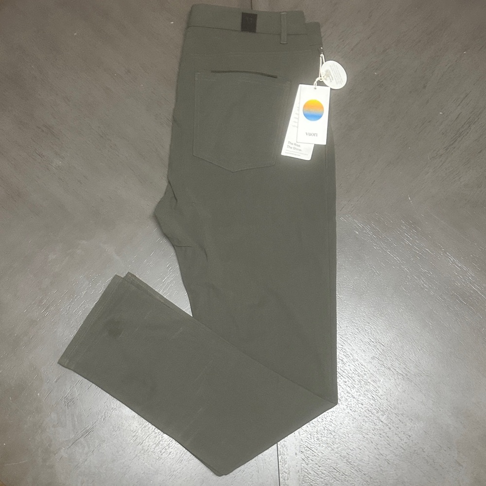 Vuori Men's Slim Jeans in oregano